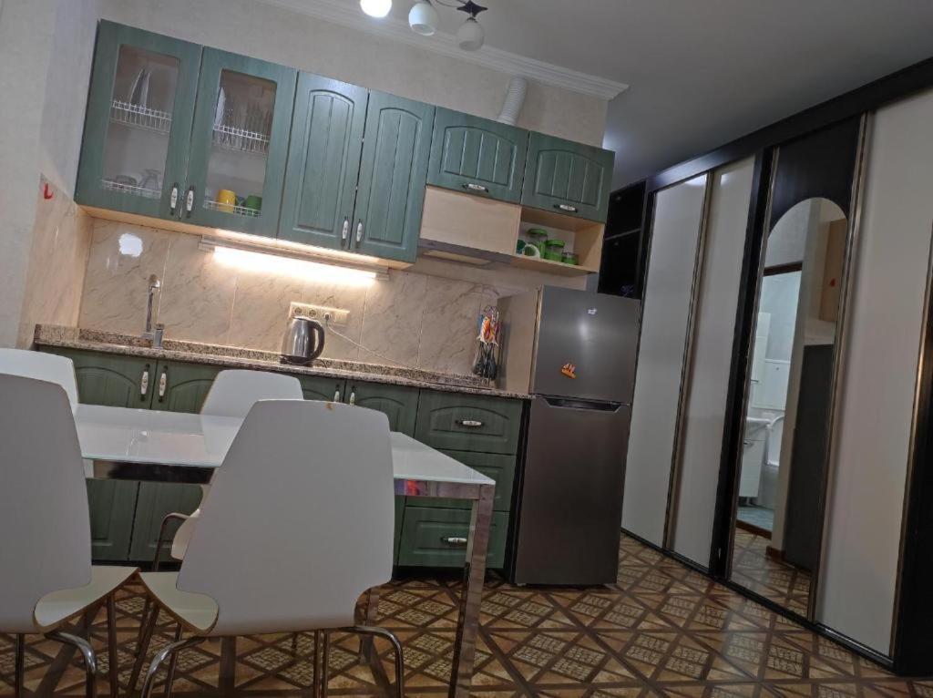 Apartment On Sherif Khimshiashvili Street 15B Batumi Exterior photo