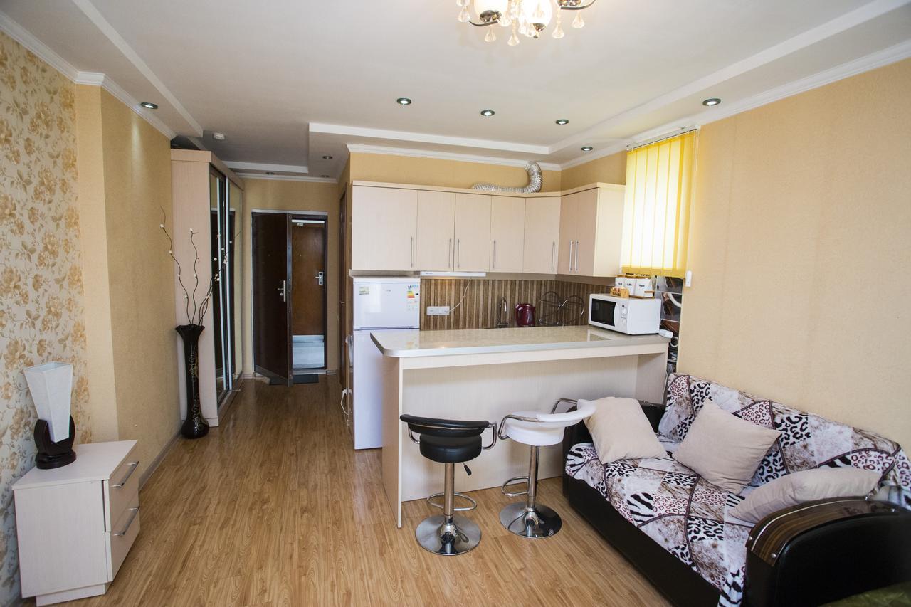 Apartment On Sherif Khimshiashvili Street 15B Batumi Exterior photo